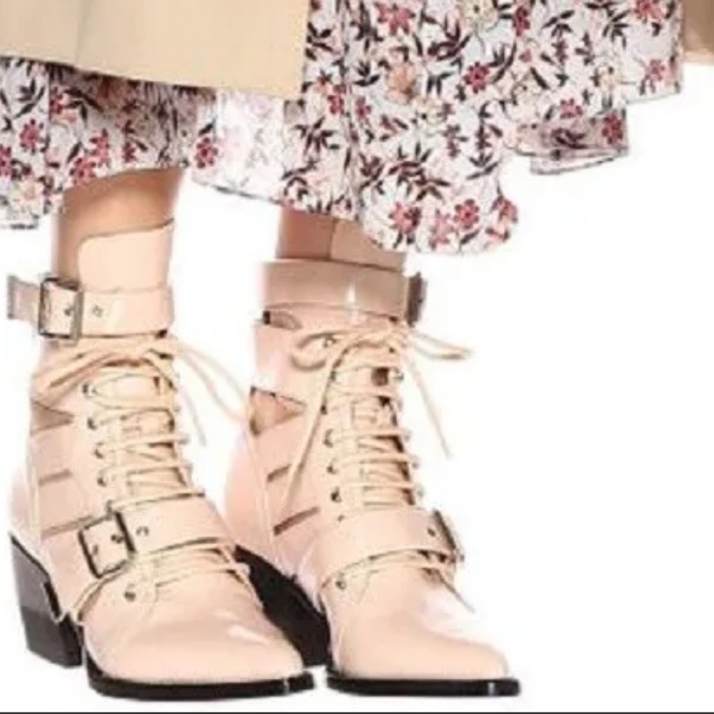 Chloe 🧿 Riley boot in nude/ pink with black sole